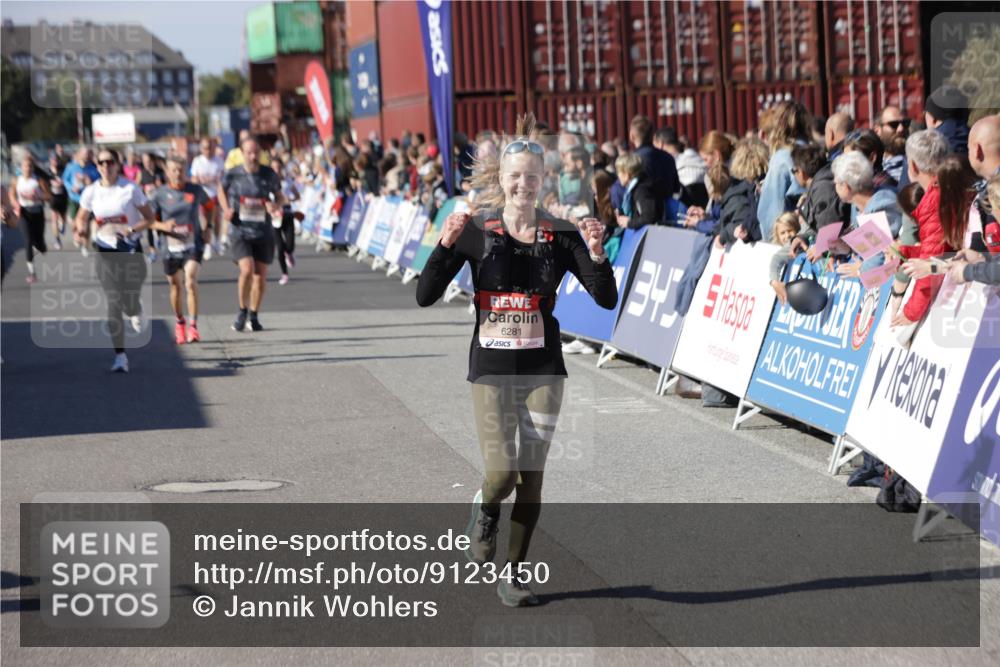 03.10.2025 - Köhlbrandbrückenlauf Jannik Wohlers http://msf.ph/oto/9123450 03.10.2025 13:05:37 Ziel 4011, 4062, 4161, 4278, 4296, 4332, 4384, 5468, 5676, 6281, 6786, 6787 meine-sportfotos.de