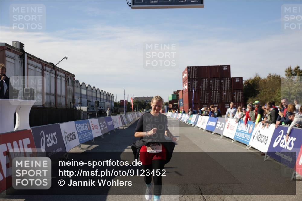 03.10.2025 - Köhlbrandbrückenlauf Jannik Wohlers http://msf.ph/oto/9123452 03.10.2025 13:51:34 Ziel 5540 meine-sportfotos.de
