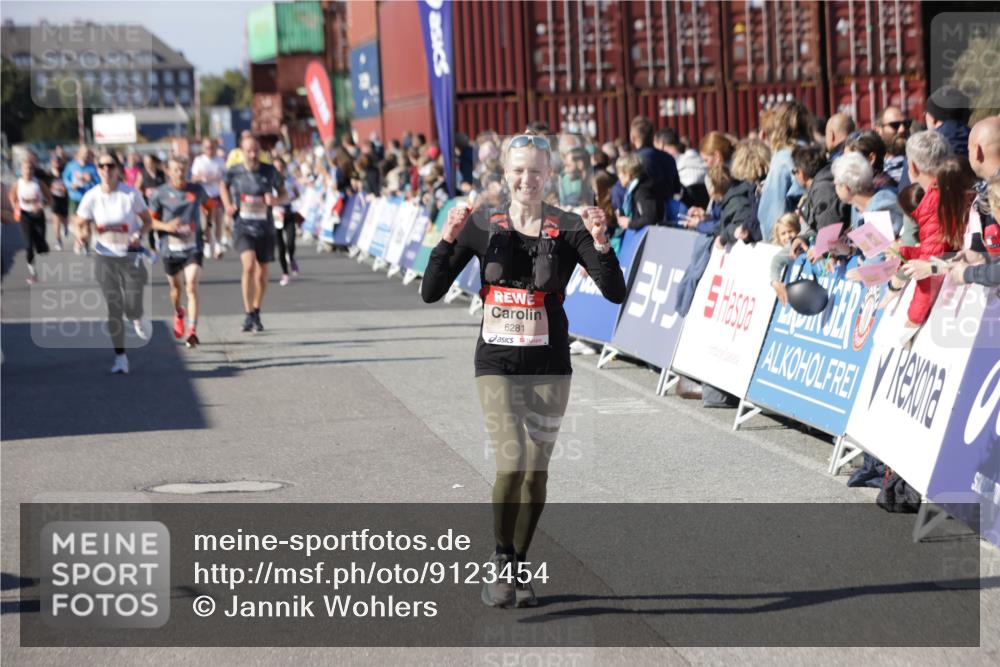 03.10.2025 - Köhlbrandbrückenlauf Jannik Wohlers http://msf.ph/oto/9123454 03.10.2025 13:05:37 Ziel 4011, 4062, 4161, 4278, 4296, 4332, 4384, 5468, 5676, 6281, 6786, 6787 meine-sportfotos.de