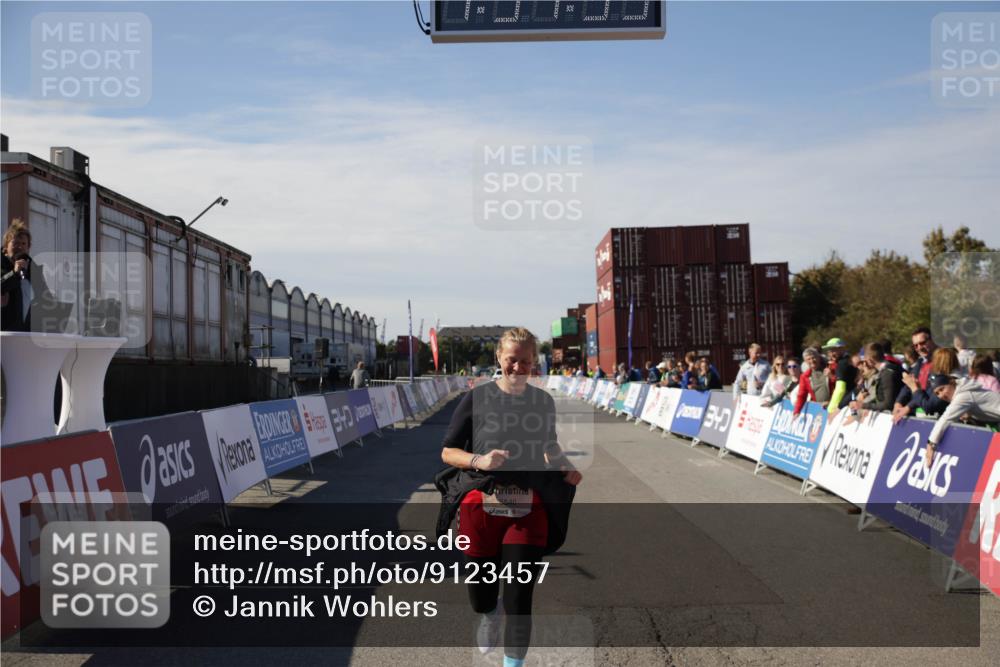 03.10.2025 - Köhlbrandbrückenlauf Jannik Wohlers http://msf.ph/oto/9123457 03.10.2025 13:51:34 Ziel 5540 meine-sportfotos.de
