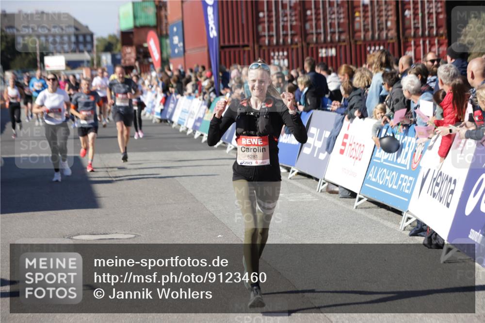 03.10.2025 - Köhlbrandbrückenlauf Jannik Wohlers http://msf.ph/oto/9123460 03.10.2025 13:05:37 Ziel 4011, 4062, 4161, 4278, 4296, 4332, 4384, 5468, 5676, 6281, 6786, 6787 meine-sportfotos.de