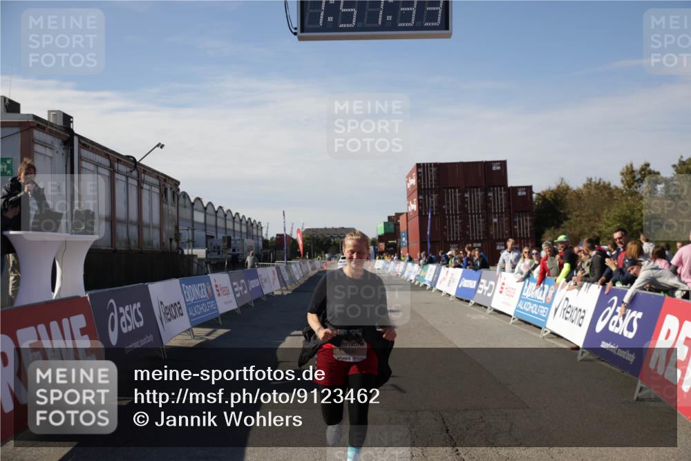 03.10.2025 - Köhlbrandbrückenlauf Jannik Wohlers http://msf.ph/oto/9123462 03.10.2025 13:51:34 Ziel 5540 meine-sportfotos.de