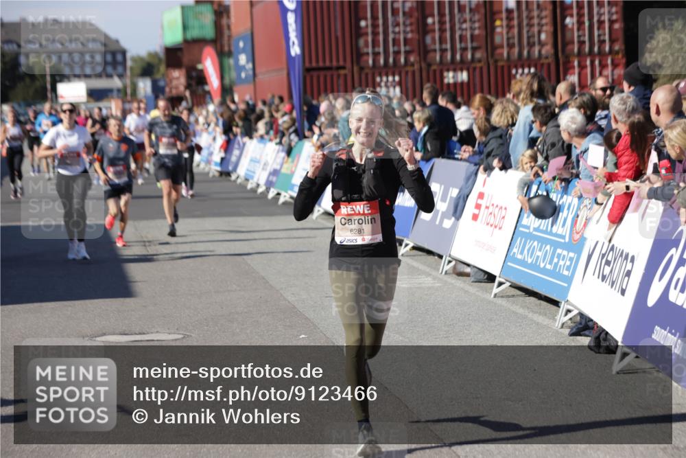 03.10.2025 - Köhlbrandbrückenlauf Jannik Wohlers http://msf.ph/oto/9123466 03.10.2025 13:05:37 Ziel 4011, 4062, 4161, 4278, 4296, 4332, 4384, 5468, 5676, 6281, 6786, 6787 meine-sportfotos.de