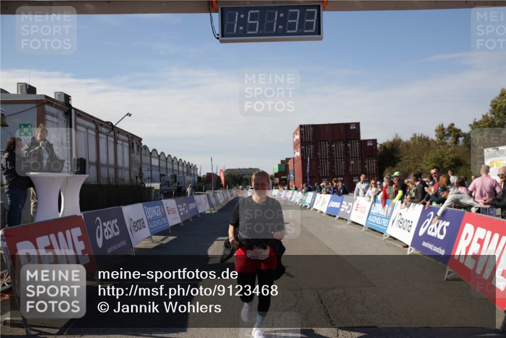 03.10.2025 - Köhlbrandbrückenlauf Jannik Wohlers http://msf.ph/oto/9123468 03.10.2025 13:51:34 Ziel 5540 meine-sportfotos.de