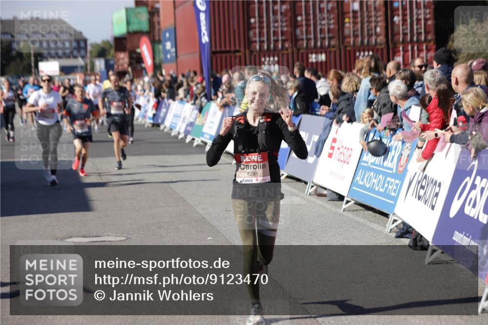 03.10.2025 - Köhlbrandbrückenlauf Jannik Wohlers http://msf.ph/oto/9123470 03.10.2025 13:05:38 Ziel 4011, 4062, 4161, 4278, 4296, 4332, 4384, 5468, 5676, 6281, 6786, 6787 meine-sportfotos.de