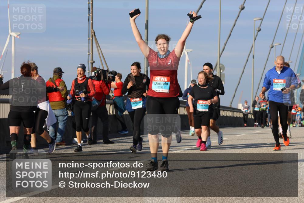 03.10.2025 - Köhlbrandbrückenlauf Strokosch-Dieckow http://msf.ph/oto/9123480 03.10.2025 10:01:56 Position 2 2041, 2332, 2504, 2184 meine-sportfotos.de