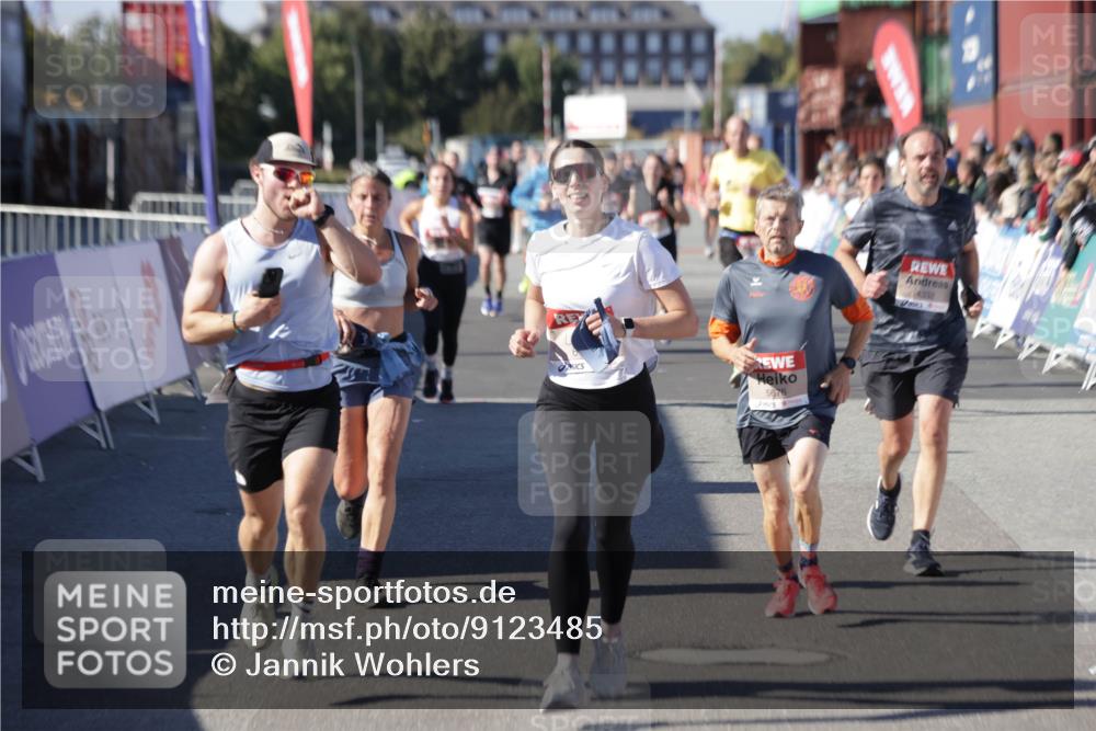 03.10.2025 - Köhlbrandbrückenlauf Jannik Wohlers http://msf.ph/oto/9123485 03.10.2025 13:05:40 Ziel 4062, 4133, 4161, 4278, 4296, 4332, 4384, 4564, 5468, 5676, 5964, 6281, 6786, 6787 meine-sportfotos.de