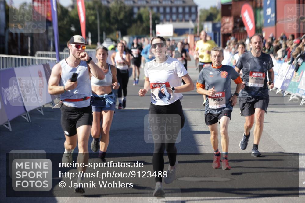 03.10.2025 - Köhlbrandbrückenlauf Jannik Wohlers http://msf.ph/oto/9123489 03.10.2025 13:05:40 Ziel 4062, 4133, 4161, 4278, 4296, 4332, 4384, 4564, 5468, 5676, 5964, 6281, 6786, 6787 meine-sportfotos.de