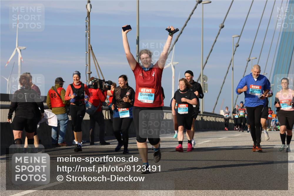 03.10.2025 - Köhlbrandbrückenlauf Strokosch-Dieckow http://msf.ph/oto/9123491 03.10.2025 10:01:56 Position 2 08, 2332, 2041 meine-sportfotos.de