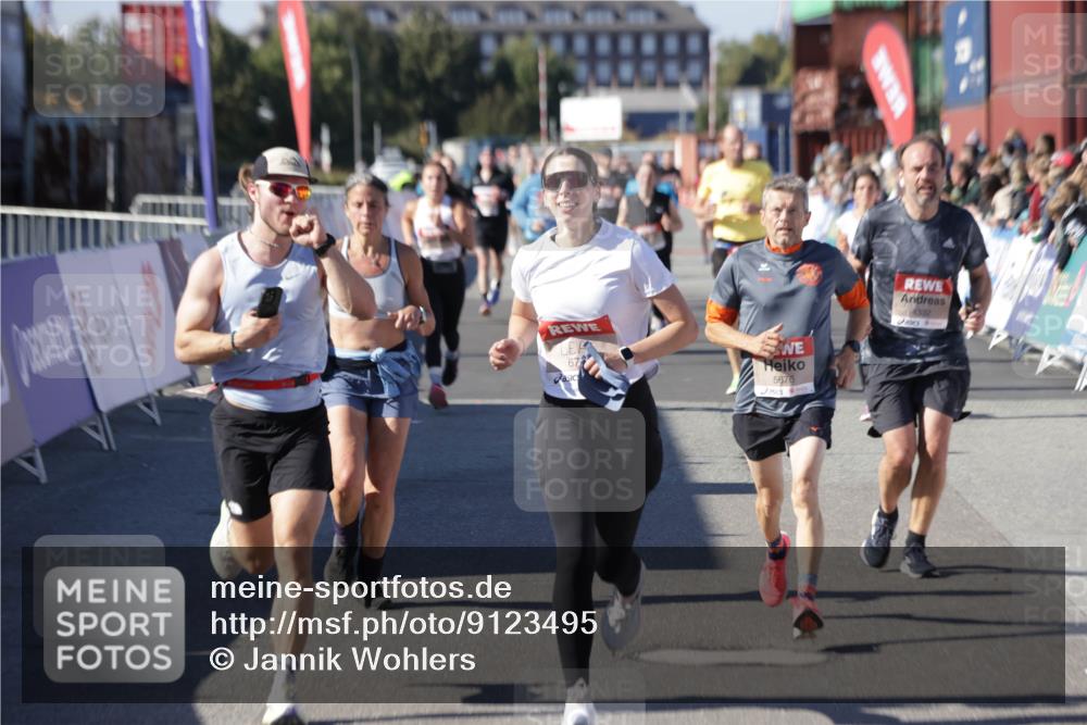 03.10.2025 - Köhlbrandbrückenlauf Jannik Wohlers http://msf.ph/oto/9123495 03.10.2025 13:05:40 Ziel 4062, 4133, 4161, 4278, 4296, 4332, 4384, 4564, 5468, 5676, 5964, 6281, 6786, 6787 meine-sportfotos.de
