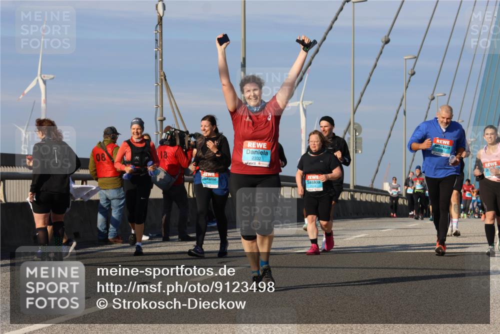 03.10.2025 - Köhlbrandbrückenlauf Strokosch-Dieckow http://msf.ph/oto/9123498 03.10.2025 10:01:56 Position 2 08, 2041, 2332, 2504 meine-sportfotos.de