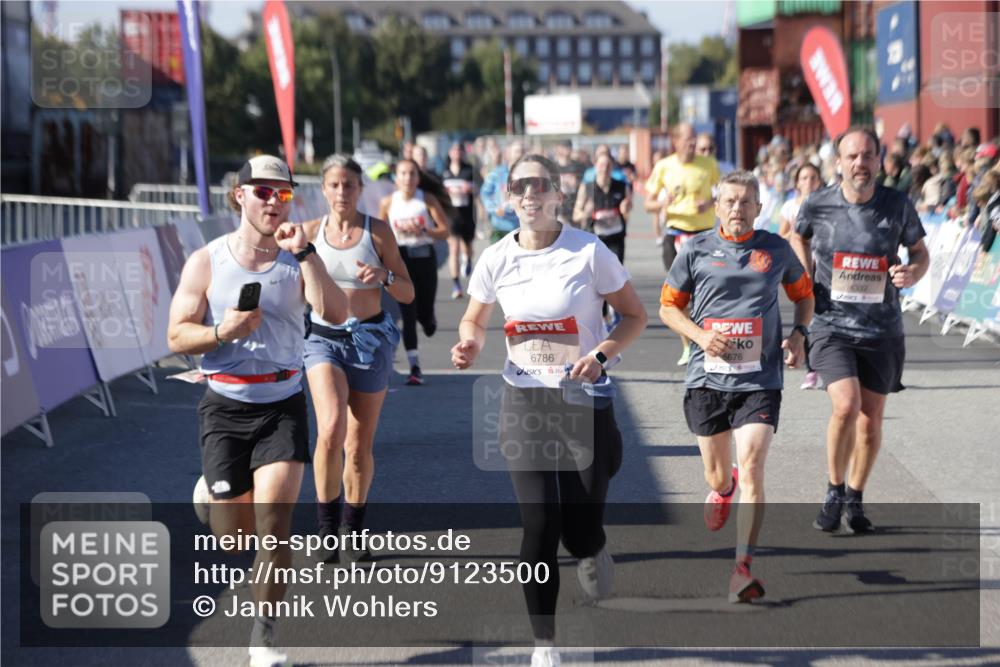 03.10.2025 - Köhlbrandbrückenlauf Jannik Wohlers http://msf.ph/oto/9123500 03.10.2025 13:05:40 Ziel 4062, 4133, 4161, 4278, 4296, 4332, 4384, 4564, 5468, 5676, 5964, 6281, 6786, 6787 meine-sportfotos.de