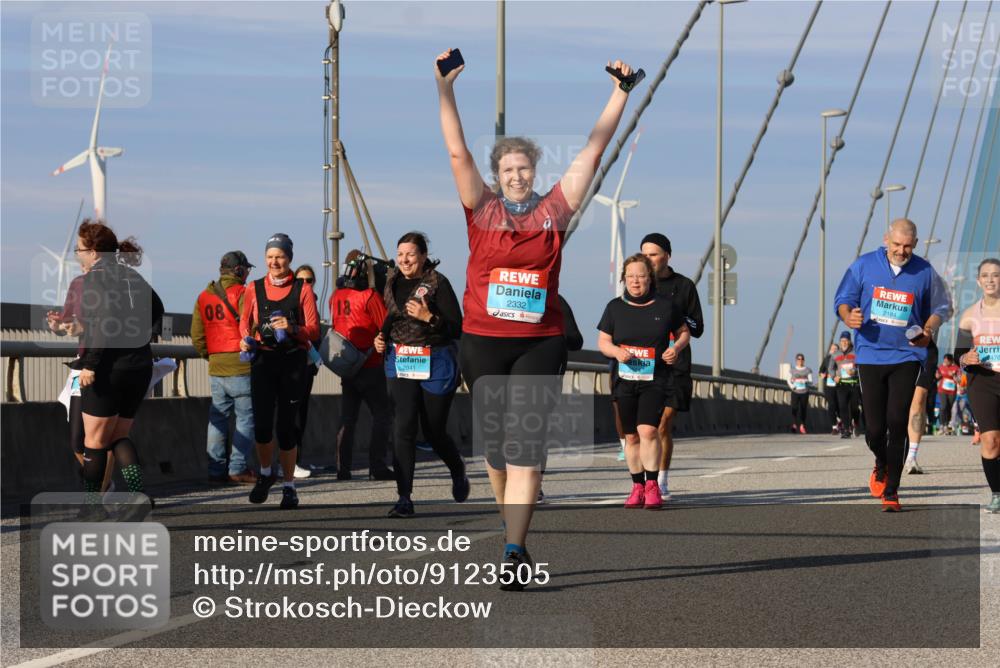 03.10.2025 - Köhlbrandbrückenlauf Strokosch-Dieckow http://msf.ph/oto/9123505 03.10.2025 10:01:57 Position 2 08, 2041, 2332, 2184 meine-sportfotos.de