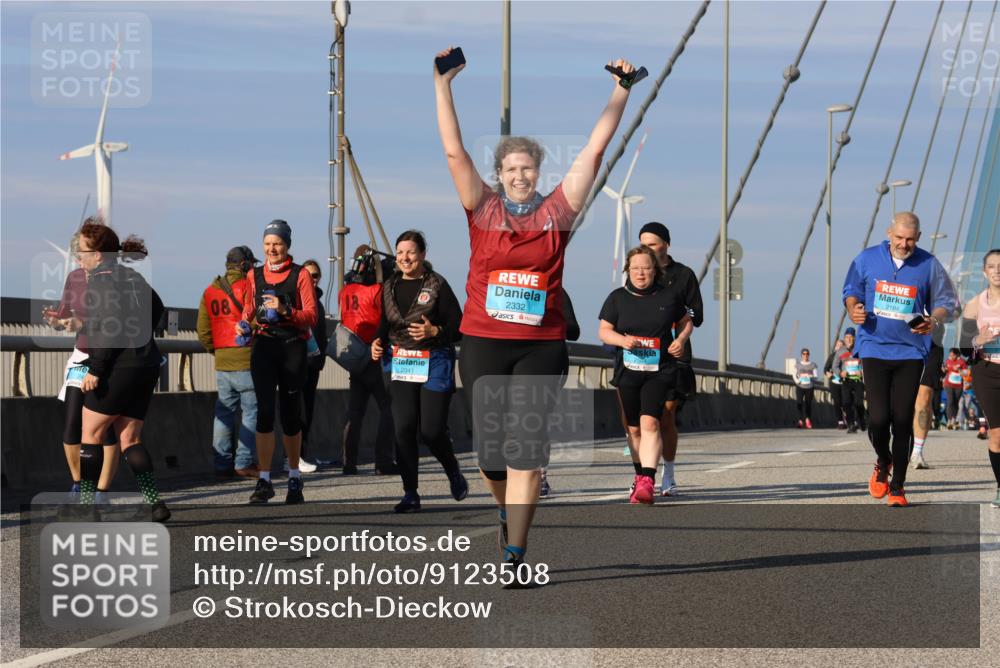 03.10.2025 - Köhlbrandbrückenlauf Strokosch-Dieckow http://msf.ph/oto/9123508 03.10.2025 10:01:57 Position 2 08, 2041, 2332, 2184 meine-sportfotos.de