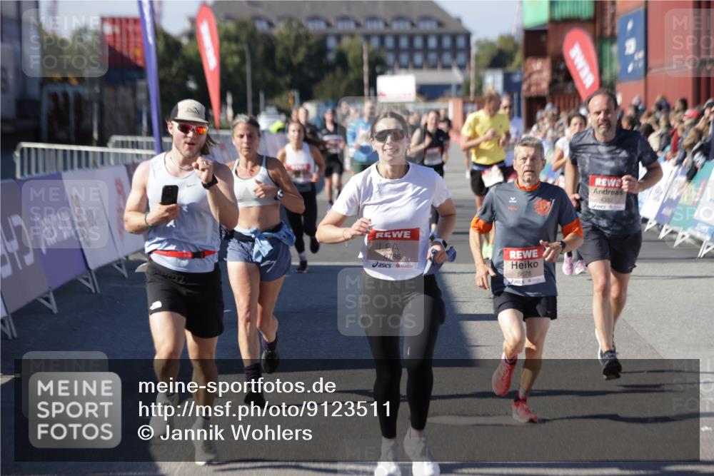 03.10.2025 - Köhlbrandbrückenlauf Jannik Wohlers http://msf.ph/oto/9123511 03.10.2025 13:05:40 Ziel 4062, 4133, 4161, 4278, 4296, 4332, 4384, 4564, 5468, 5676, 5964, 6281, 6786, 6787 meine-sportfotos.de