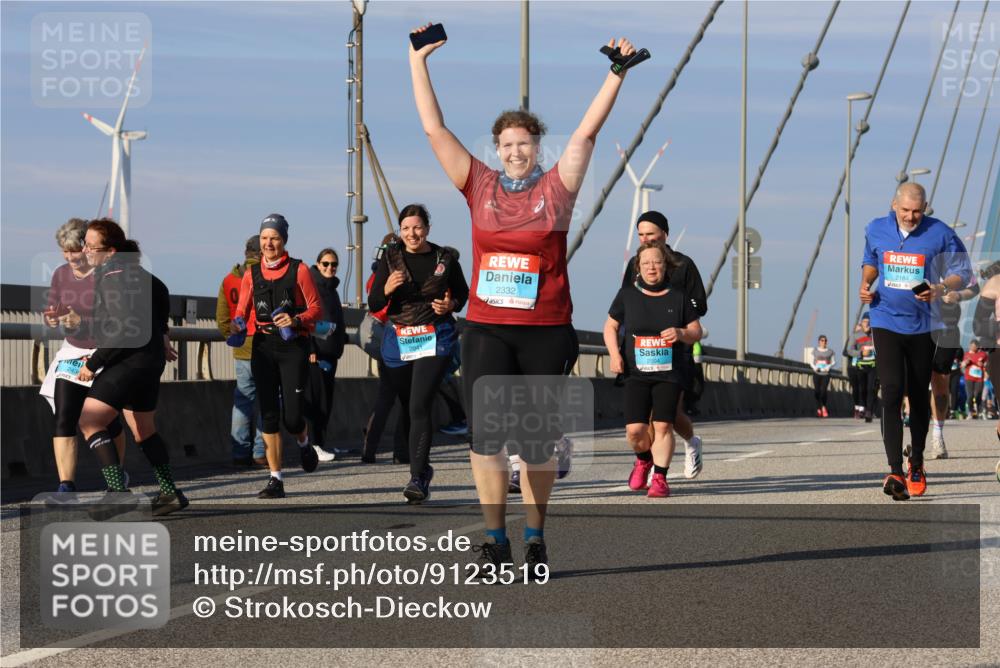 03.10.2025 - Köhlbrandbrückenlauf Strokosch-Dieckow http://msf.ph/oto/9123519 03.10.2025 10:01:57 Position 2 2041, 2332, 2504, 2184 meine-sportfotos.de