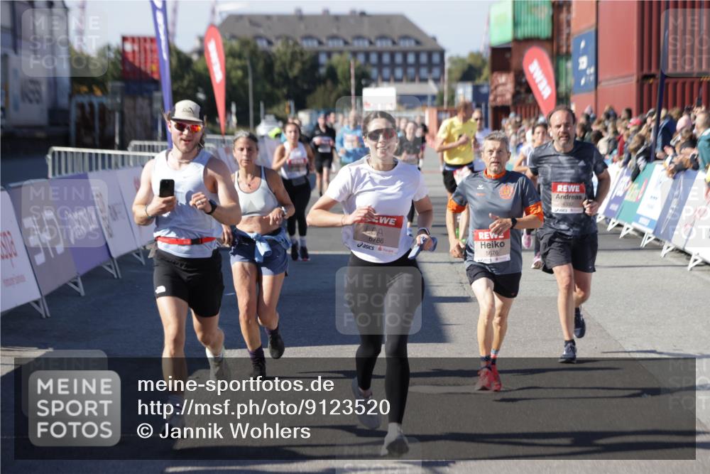 03.10.2025 - Köhlbrandbrückenlauf Jannik Wohlers http://msf.ph/oto/9123520 03.10.2025 13:05:40 Ziel 4062, 4133, 4161, 4278, 4296, 4332, 4384, 4564, 5468, 5676, 5964, 6281, 6786, 6787 meine-sportfotos.de