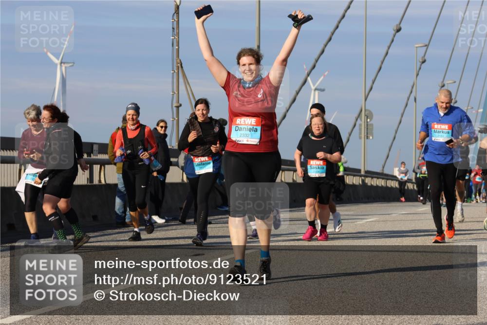 03.10.2025 - Köhlbrandbrückenlauf Strokosch-Dieckow http://msf.ph/oto/9123521 03.10.2025 10:01:57 Position 2 242, 2011, 2332, 2184 meine-sportfotos.de