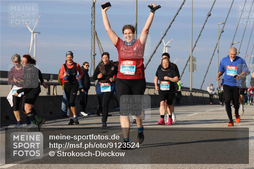 03.10.2025 - Köhlbrandbrückenlauf Strokosch-Dieckow http://msf.ph/oto/9123524 03.10.2025 10:01:57 Position 2 2041, 2332, 2504, 2184 meine-sportfotos.de