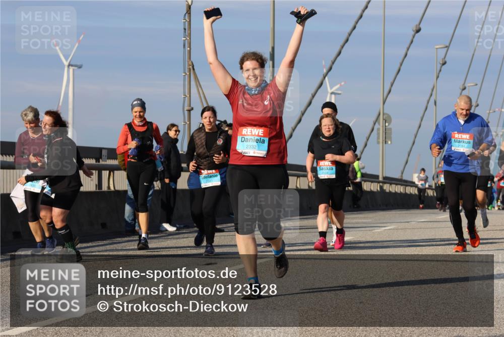 03.10.2025 - Köhlbrandbrückenlauf Strokosch-Dieckow http://msf.ph/oto/9123528 03.10.2025 10:01:57 Position 2 2041, 2332, 2504, 2184 meine-sportfotos.de