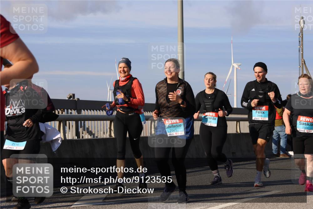 03.10.2025 - Köhlbrandbrückenlauf Strokosch-Dieckow http://msf.ph/oto/9123535 03.10.2025 10:02:00 Position 2 6, 66, 2116, 2041, 2566, 3565, 2504 meine-sportfotos.de