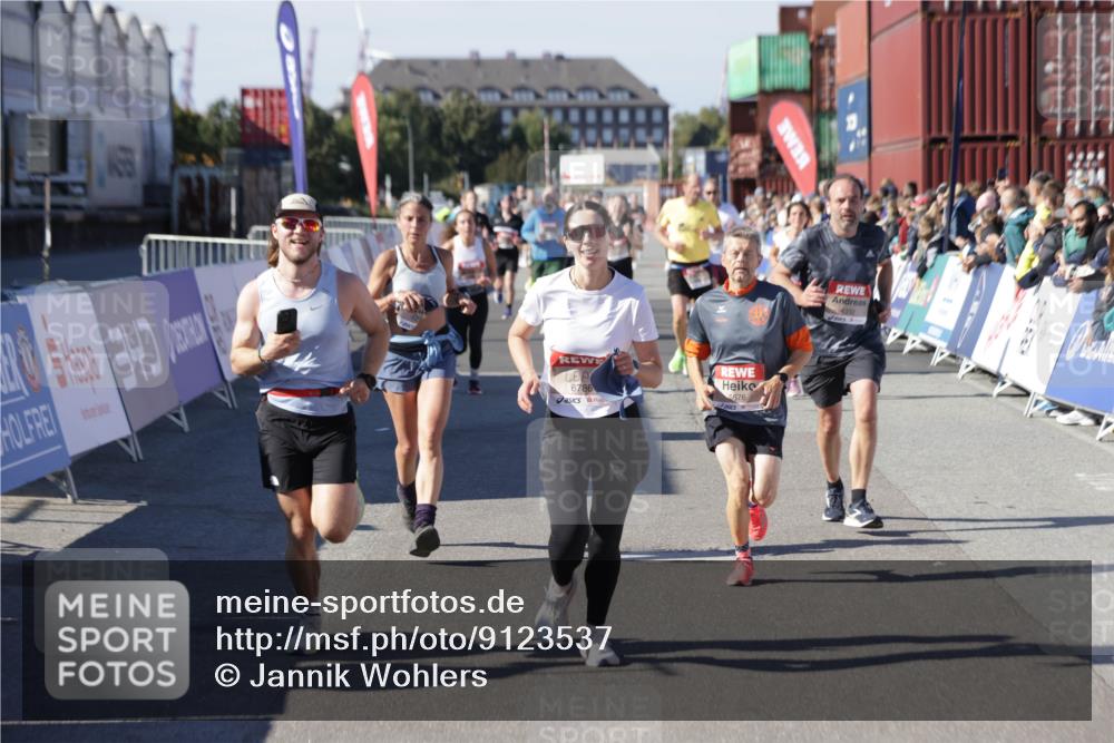 03.10.2025 - Köhlbrandbrückenlauf Jannik Wohlers http://msf.ph/oto/9123537 03.10.2025 13:05:41 Ziel 4062, 4133, 4161, 4278, 4296, 4332, 4384, 4467, 4564, 4599, 5468, 5676, 5964, 6281, 6786, 6787 meine-sportfotos.de