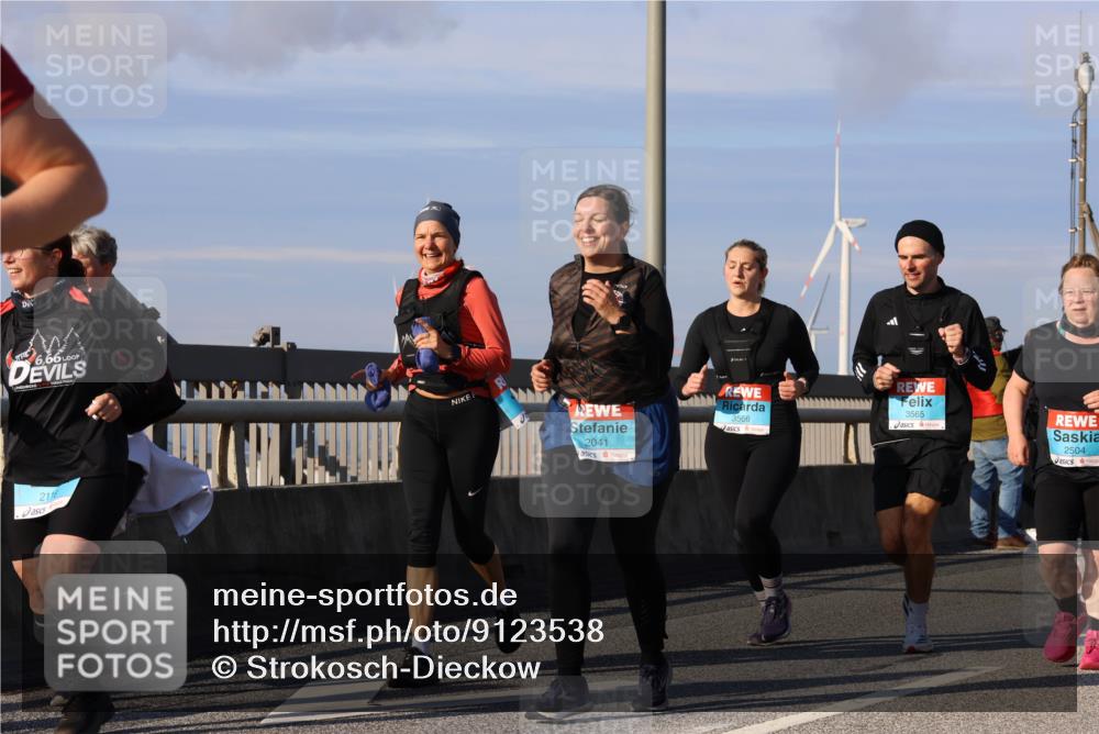 03.10.2025 - Köhlbrandbrückenlauf Strokosch-Dieckow http://msf.ph/oto/9123538 03.10.2025 10:02:00 Position 2 6, 66, 2116, 2041, 3566, 3565, 2504 meine-sportfotos.de