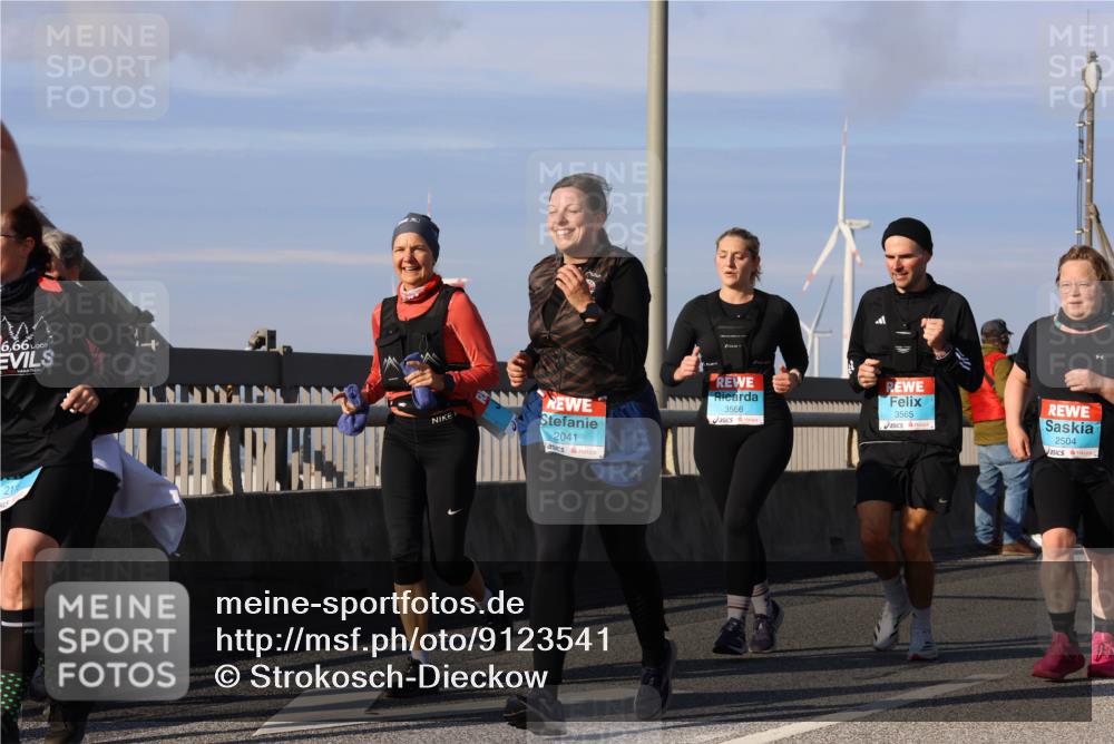 03.10.2025 - Köhlbrandbrückenlauf Strokosch-Dieckow http://msf.ph/oto/9123541 03.10.2025 10:02:00 Position 2 6, 66, 21, 2041, 3566, 3565, 2504 meine-sportfotos.de
