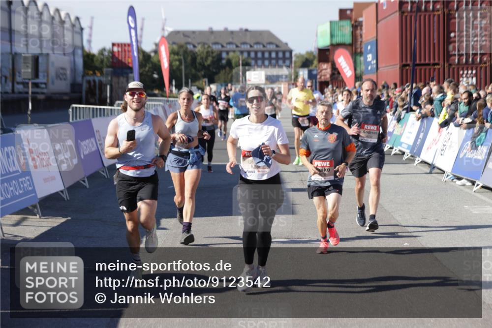 03.10.2025 - Köhlbrandbrückenlauf Jannik Wohlers http://msf.ph/oto/9123542 03.10.2025 13:05:41 Ziel 4062, 4133, 4161, 4278, 4296, 4332, 4384, 4467, 4564, 4599, 5468, 5676, 5964, 6281, 6786, 6787 meine-sportfotos.de