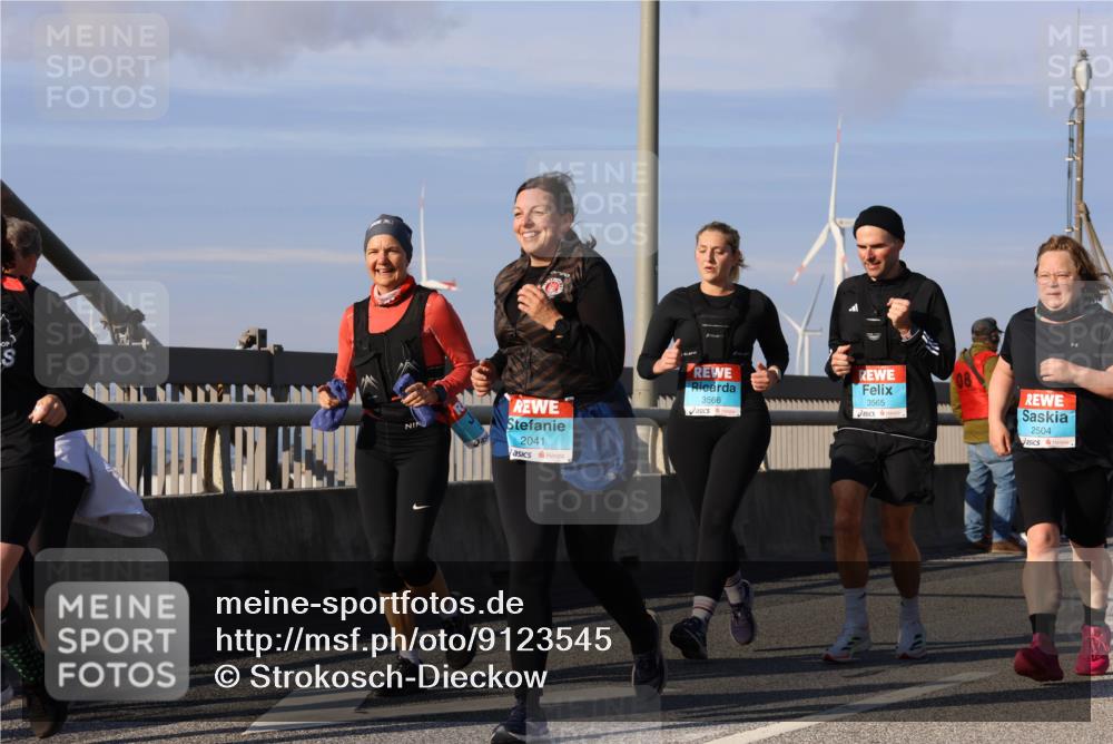 03.10.2025 - Köhlbrandbrückenlauf Strokosch-Dieckow http://msf.ph/oto/9123545 03.10.2025 10:02:00 Position 2 3, 2041, 3566, 3565, 2504 meine-sportfotos.de
