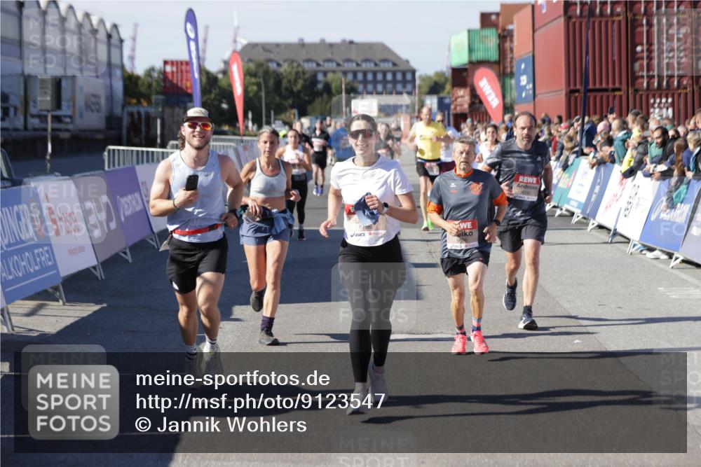 03.10.2025 - Köhlbrandbrückenlauf Jannik Wohlers http://msf.ph/oto/9123547 03.10.2025 13:05:41 Ziel 4062, 4133, 4161, 4278, 4296, 4332, 4384, 4467, 4564, 4599, 5468, 5676, 5964, 6281, 6786, 6787 meine-sportfotos.de