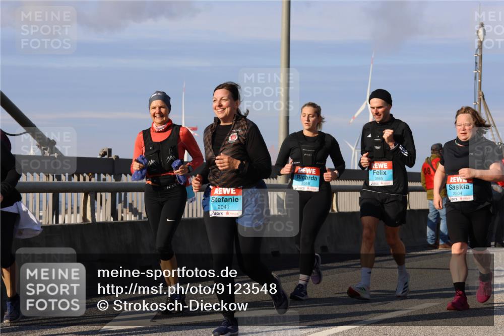 03.10.2025 - Köhlbrandbrückenlauf Strokosch-Dieckow http://msf.ph/oto/9123548 03.10.2025 10:02:01 Position 2 2041, 3566, 3565, 2504 meine-sportfotos.de