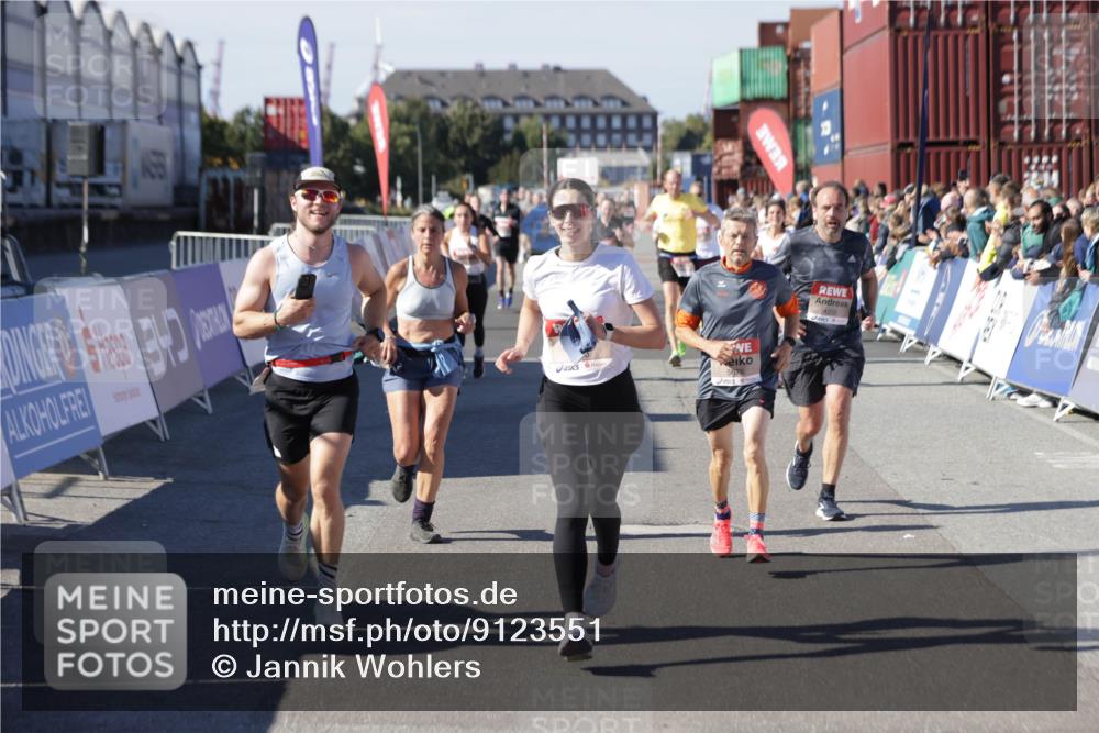 03.10.2025 - Köhlbrandbrückenlauf Jannik Wohlers http://msf.ph/oto/9123551 03.10.2025 13:05:41 Ziel 4062, 4133, 4161, 4278, 4296, 4332, 4384, 4467, 4564, 4599, 5468, 5676, 5964, 6281, 6786, 6787 meine-sportfotos.de