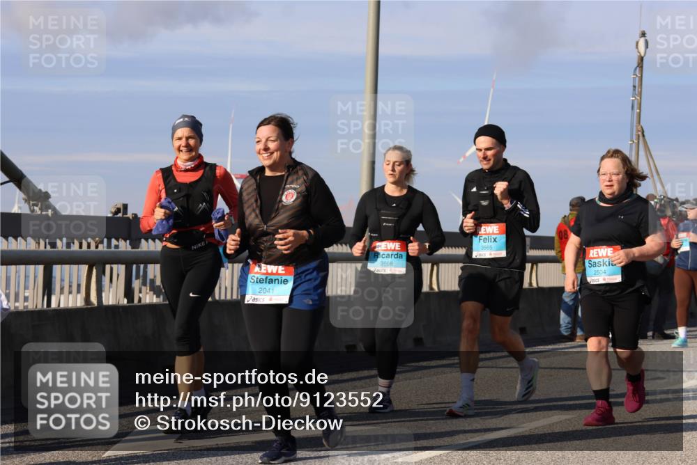 03.10.2025 - Köhlbrandbrückenlauf Strokosch-Dieckow http://msf.ph/oto/9123552 03.10.2025 10:02:01 Position 2 2041, 3566, 3565, 2504 meine-sportfotos.de