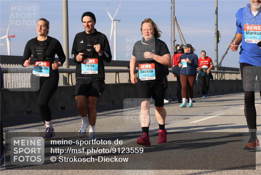 03.10.2025 - Köhlbrandbrückenlauf Strokosch-Dieckow http://msf.ph/oto/9123559 03.10.2025 10:02:01 Position 2 3566, 3565, 2504, 18, 2184 meine-sportfotos.de