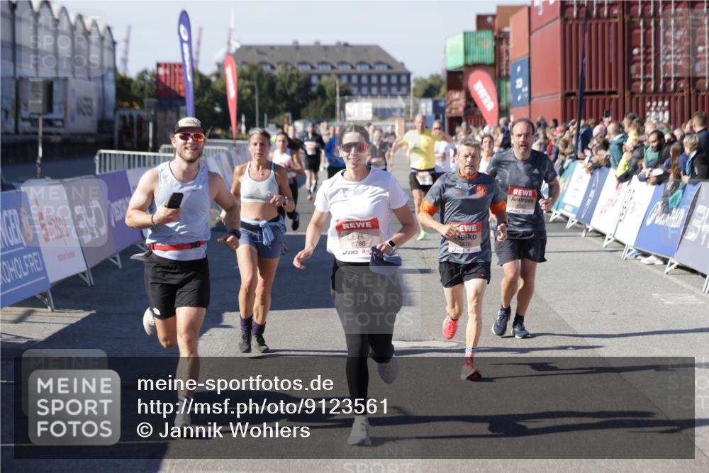 03.10.2025 - Köhlbrandbrückenlauf Jannik Wohlers http://msf.ph/oto/9123561 03.10.2025 13:05:41 Ziel 4062, 4133, 4161, 4278, 4296, 4332, 4384, 4467, 4564, 4599, 5468, 5676, 5964, 6281, 6786, 6787 meine-sportfotos.de