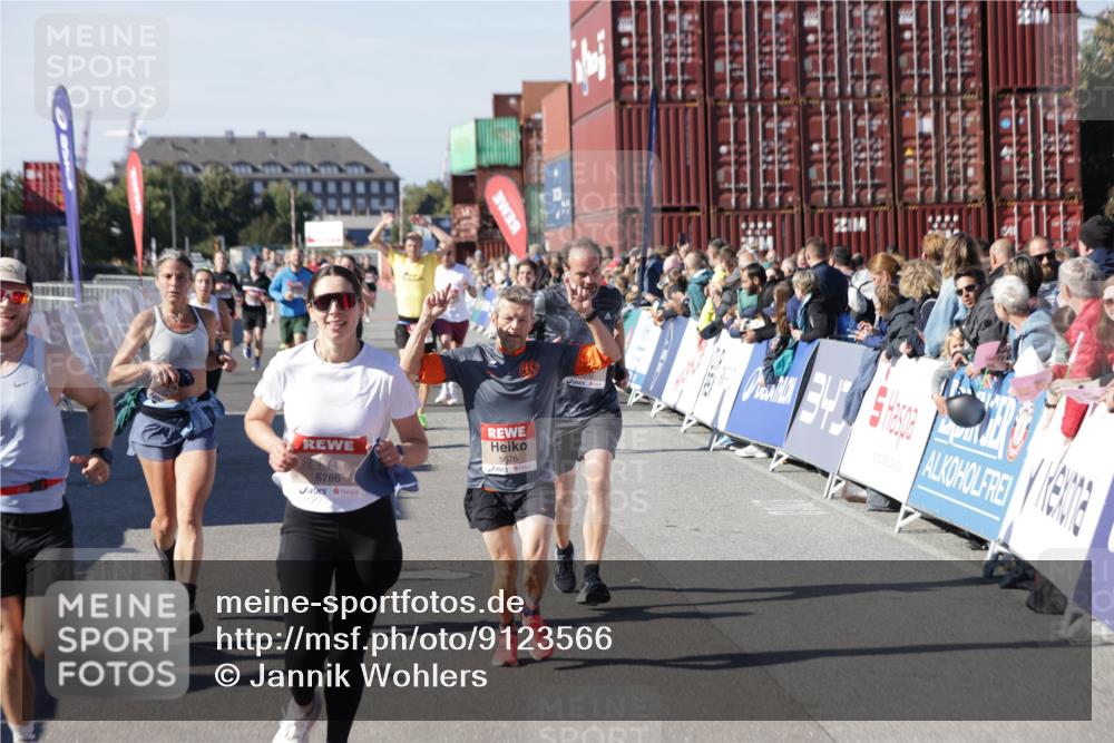 03.10.2025 - Köhlbrandbrückenlauf Jannik Wohlers http://msf.ph/oto/9123566 03.10.2025 13:05:41 Ziel 4062, 4133, 4161, 4278, 4296, 4332, 4384, 4467, 4564, 4599, 5468, 5676, 5964, 6281, 6786, 6787 meine-sportfotos.de