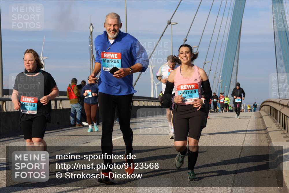 03.10.2025 - Köhlbrandbrückenlauf Strokosch-Dieckow http://msf.ph/oto/9123568 03.10.2025 10:02:02 Position 2 2504, 2184, 2470 meine-sportfotos.de
