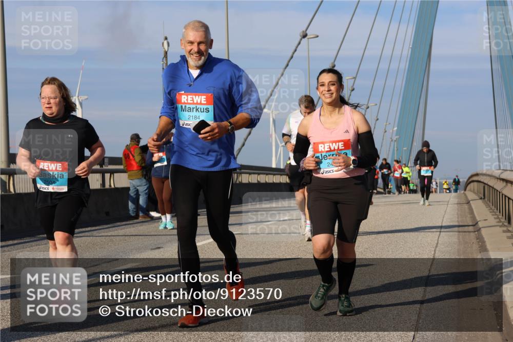 03.10.2025 - Köhlbrandbrückenlauf Strokosch-Dieckow http://msf.ph/oto/9123570 03.10.2025 10:02:02 Position 2 2504, 2184, 24 meine-sportfotos.de
