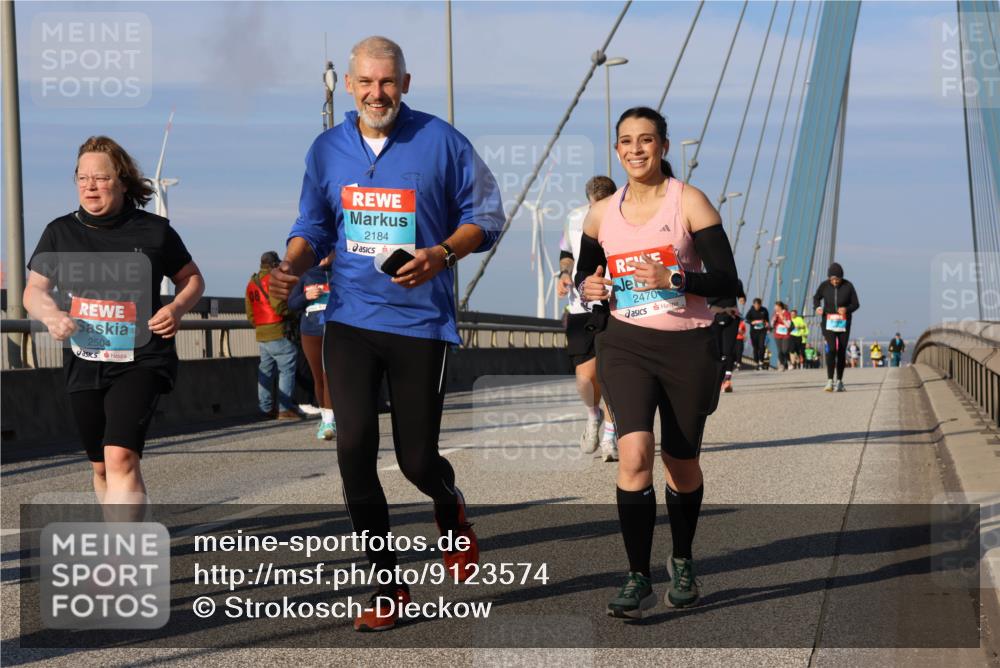 03.10.2025 - Köhlbrandbrückenlauf Strokosch-Dieckow http://msf.ph/oto/9123574 03.10.2025 10:02:02 Position 2 2504, 2184, 2470 meine-sportfotos.de