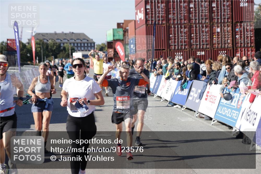 03.10.2025 - Köhlbrandbrückenlauf Jannik Wohlers http://msf.ph/oto/9123576 03.10.2025 13:05:41 Ziel 4062, 4133, 4161, 4278, 4296, 4332, 4384, 4467, 4564, 4599, 5468, 5676, 5964, 6281, 6786, 6787 meine-sportfotos.de