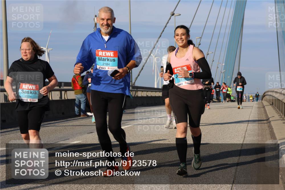 03.10.2025 - Köhlbrandbrückenlauf Strokosch-Dieckow http://msf.ph/oto/9123578 03.10.2025 10:02:02 Position 2 2504, 2184, 2470 meine-sportfotos.de