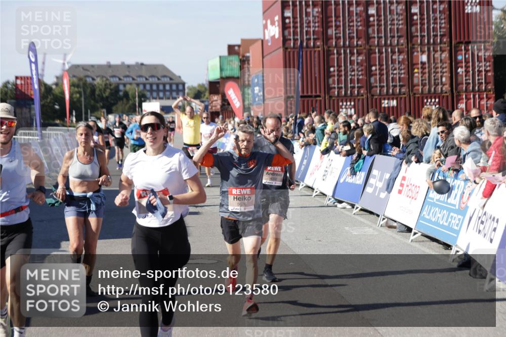03.10.2025 - Köhlbrandbrückenlauf Jannik Wohlers http://msf.ph/oto/9123580 03.10.2025 13:05:41 Ziel 4062, 4133, 4161, 4278, 4296, 4332, 4384, 4467, 4564, 4599, 5468, 5676, 5964, 6281, 6786, 6787 meine-sportfotos.de
