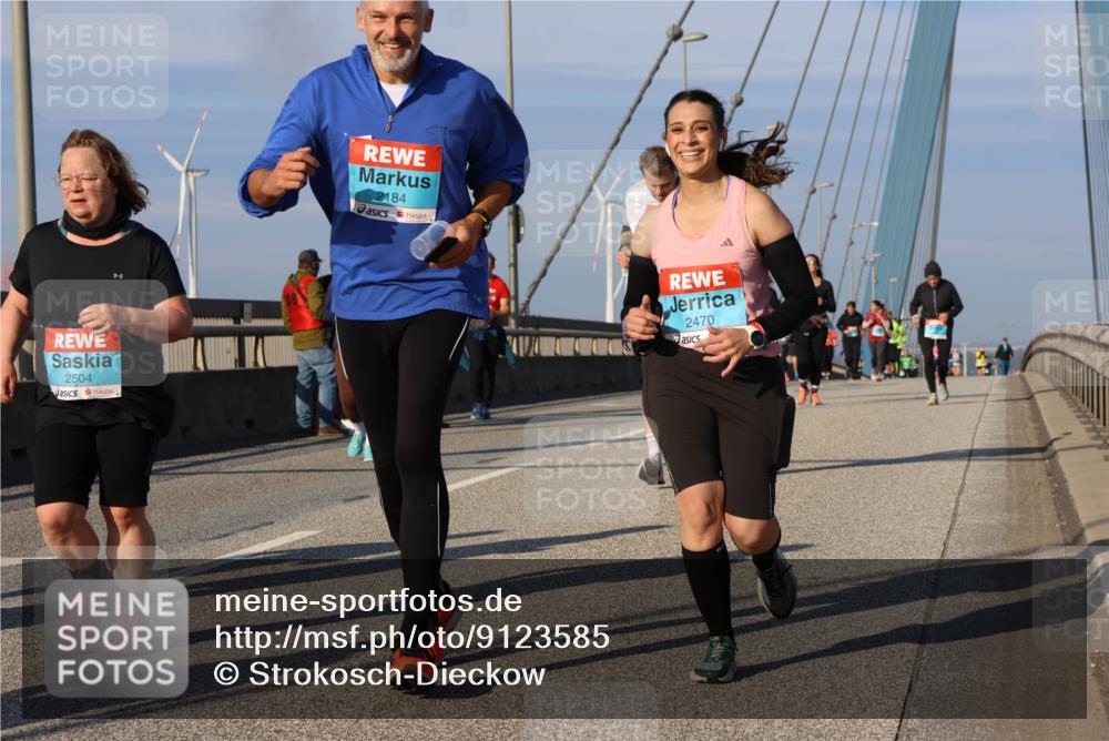 03.10.2025 - Köhlbrandbrückenlauf Strokosch-Dieckow http://msf.ph/oto/9123585 03.10.2025 10:02:02 Position 2 2504, 2184, 2470 meine-sportfotos.de