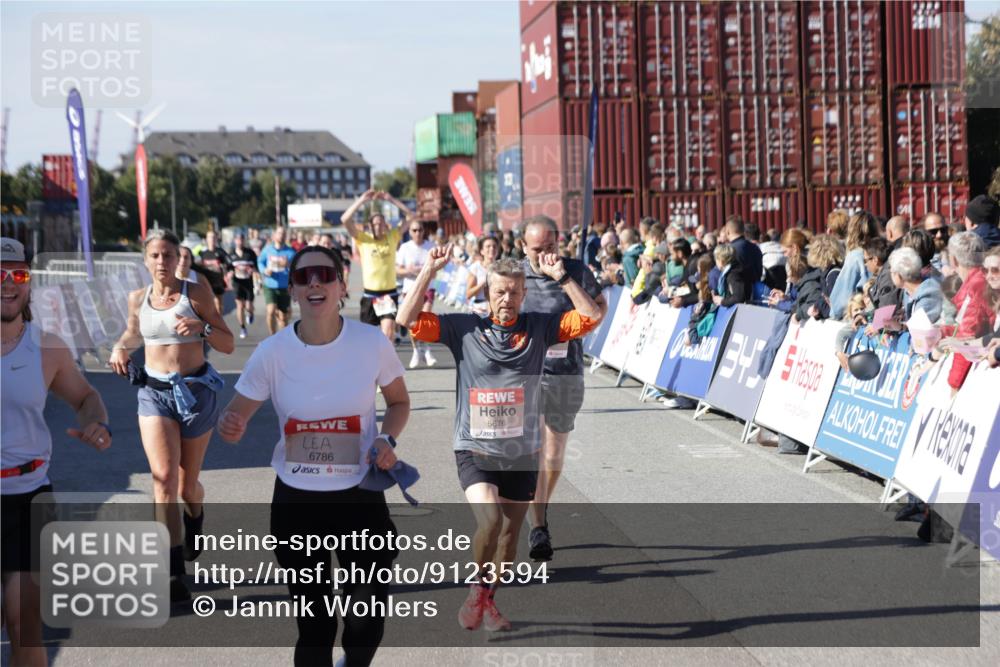 03.10.2025 - Köhlbrandbrückenlauf Jannik Wohlers http://msf.ph/oto/9123594 03.10.2025 13:05:42 Ziel 4062, 4133, 4161, 4278, 4296, 4332, 4384, 4467, 4564, 4599, 5468, 5676, 5964, 6281, 6631, 6786, 6787 meine-sportfotos.de