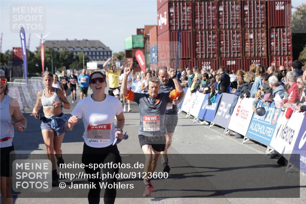 03.10.2025 - Köhlbrandbrückenlauf Jannik Wohlers http://msf.ph/oto/9123600 03.10.2025 13:05:42 Ziel 4062, 4133, 4161, 4278, 4296, 4332, 4384, 4467, 4564, 4599, 5468, 5676, 5964, 6281, 6631, 6786, 6787 meine-sportfotos.de