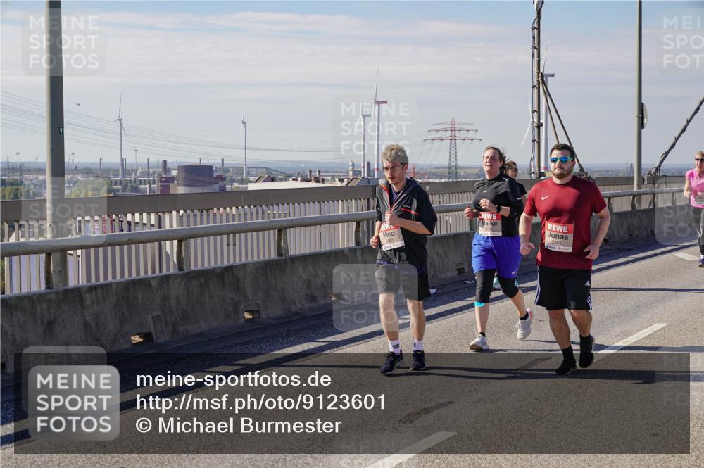 03.10.2025 - Köhlbrandbrückenlauf Michael Burmester http://msf.ph/oto/9123601 03.10.2025 13:06:19 Position 2 6583, 6582 meine-sportfotos.de