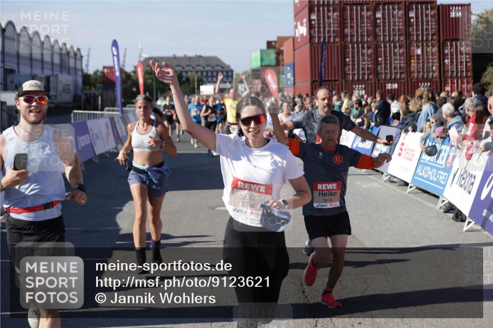03.10.2025 - Köhlbrandbrückenlauf Jannik Wohlers http://msf.ph/oto/9123621 03.10.2025 13:05:42 Ziel 4062, 4133, 4161, 4278, 4296, 4332, 4384, 4467, 4564, 4599, 5468, 5676, 5964, 6281, 6631, 6786, 6787 meine-sportfotos.de