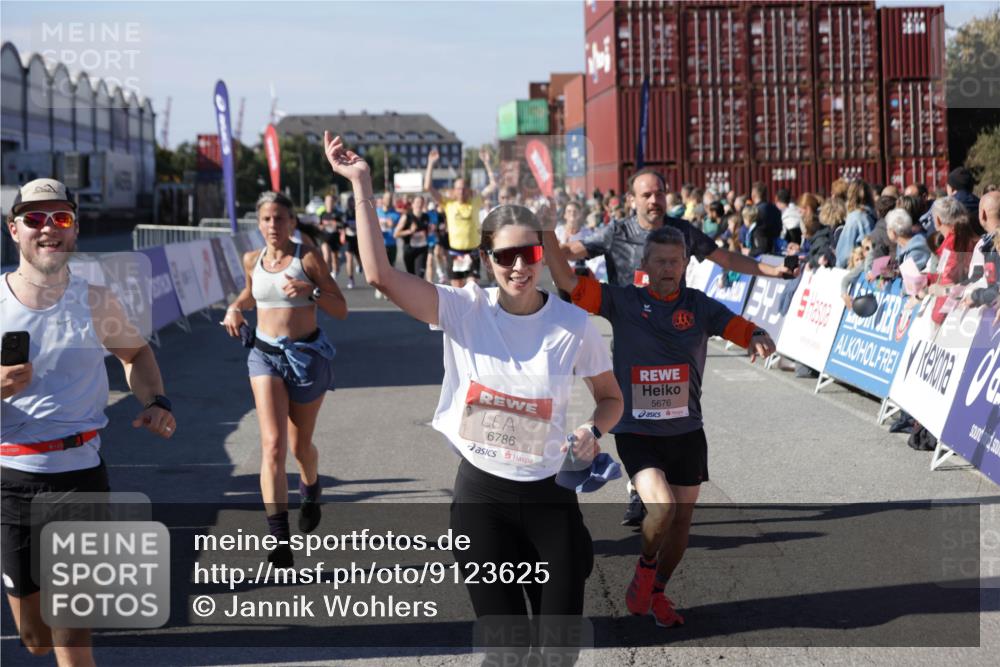 03.10.2025 - Köhlbrandbrückenlauf Jannik Wohlers http://msf.ph/oto/9123625 03.10.2025 13:05:42 Ziel 4062, 4133, 4161, 4278, 4296, 4332, 4384, 4467, 4564, 4599, 5468, 5676, 5964, 6281, 6631, 6786, 6787 meine-sportfotos.de