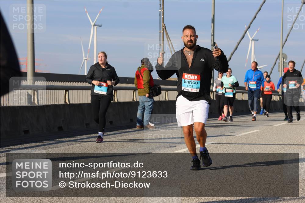 03.10.2025 - Köhlbrandbrückenlauf Strokosch-Dieckow http://msf.ph/oto/9123633 03.10.2025 10:02:15 Position 2 3800, 1763, 100 meine-sportfotos.de